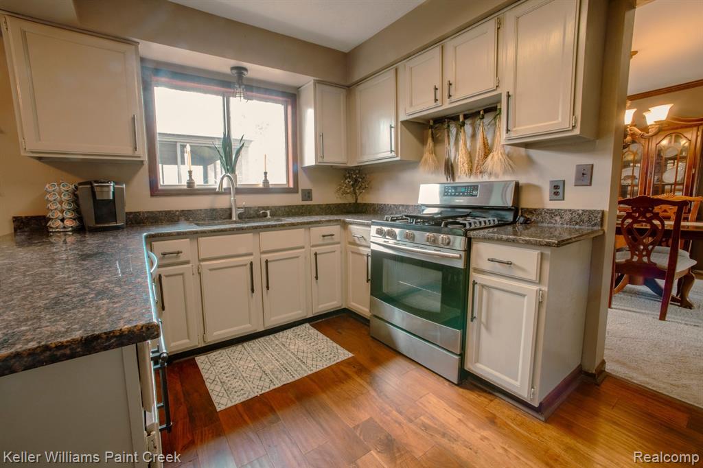 401 PINEHURST Drive, Rochester Hills, MI 48309 — Photo 11