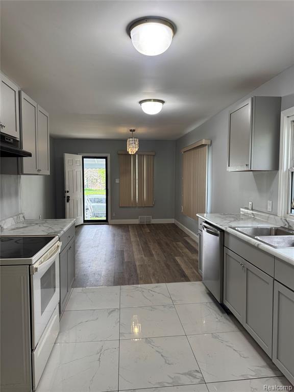 451 W GEORGE Avenue, Hazel Park, MI 48030 — Photo 7