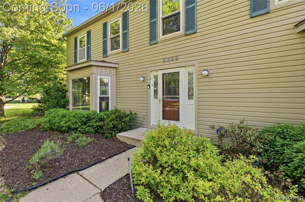 5389 Fox Ridge Circle, West Bloomfield, MI — Photo 5