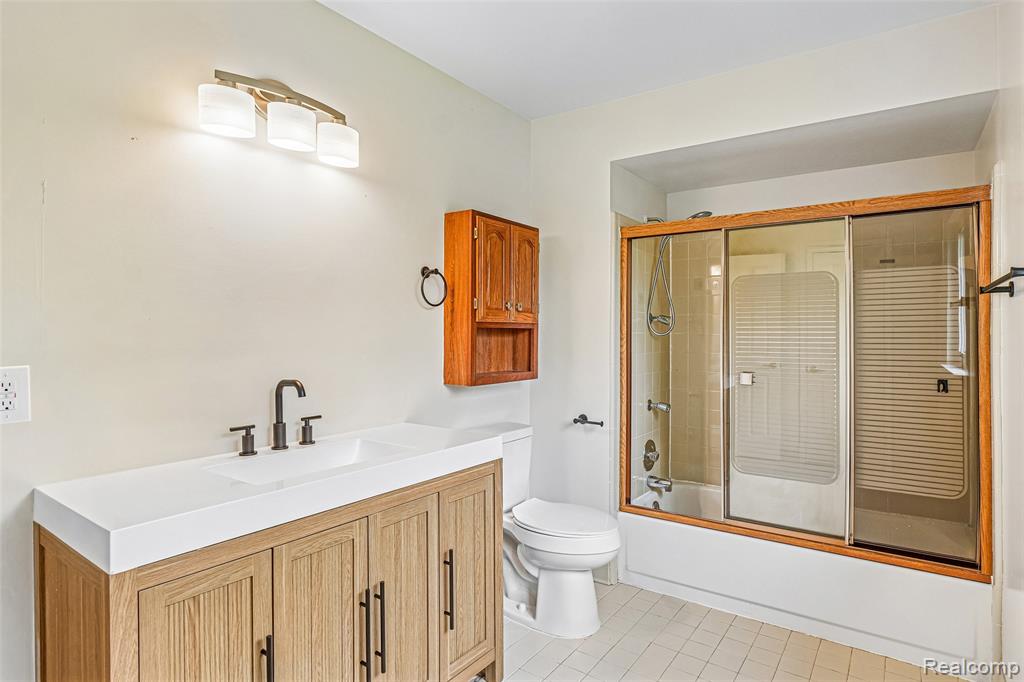 42136 Lochmoor Street, Clinton Twp, MI 48038 — Photo 20