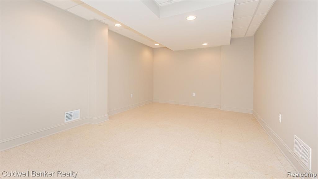 13541 CHRISTINA Lane, Belleville, MI 48111 — Photo 49