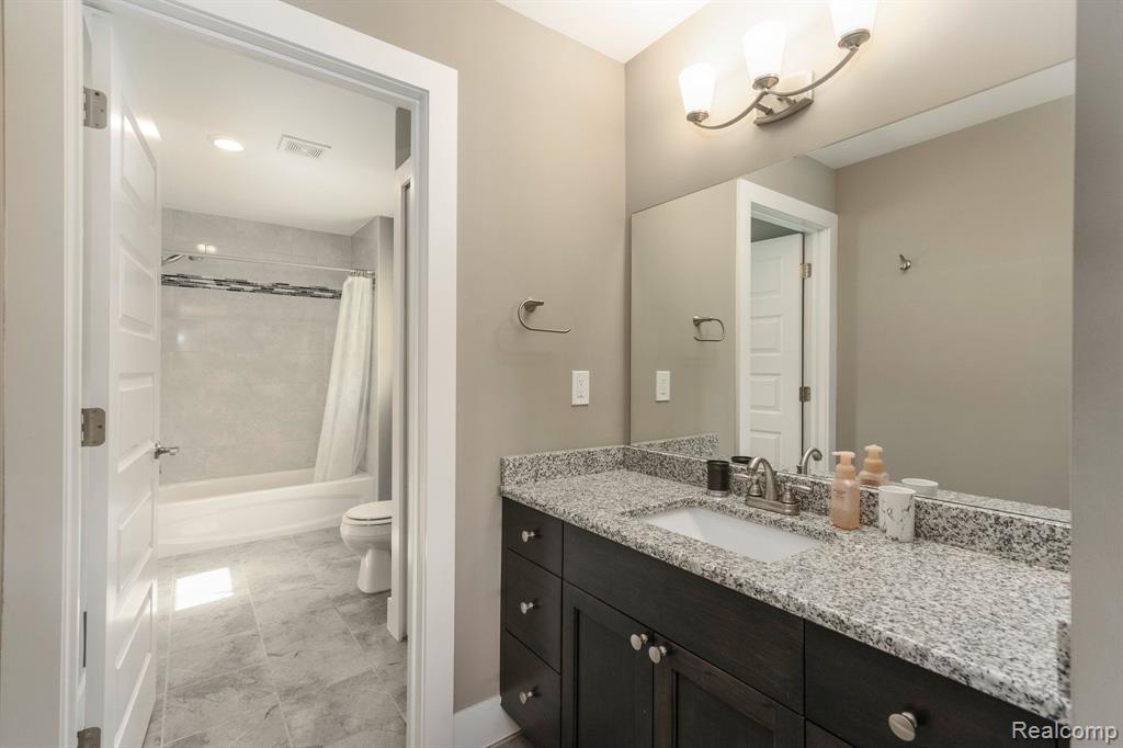 54678 BLACK HILLS Lane, Utica, MI 48316 — Photo 56