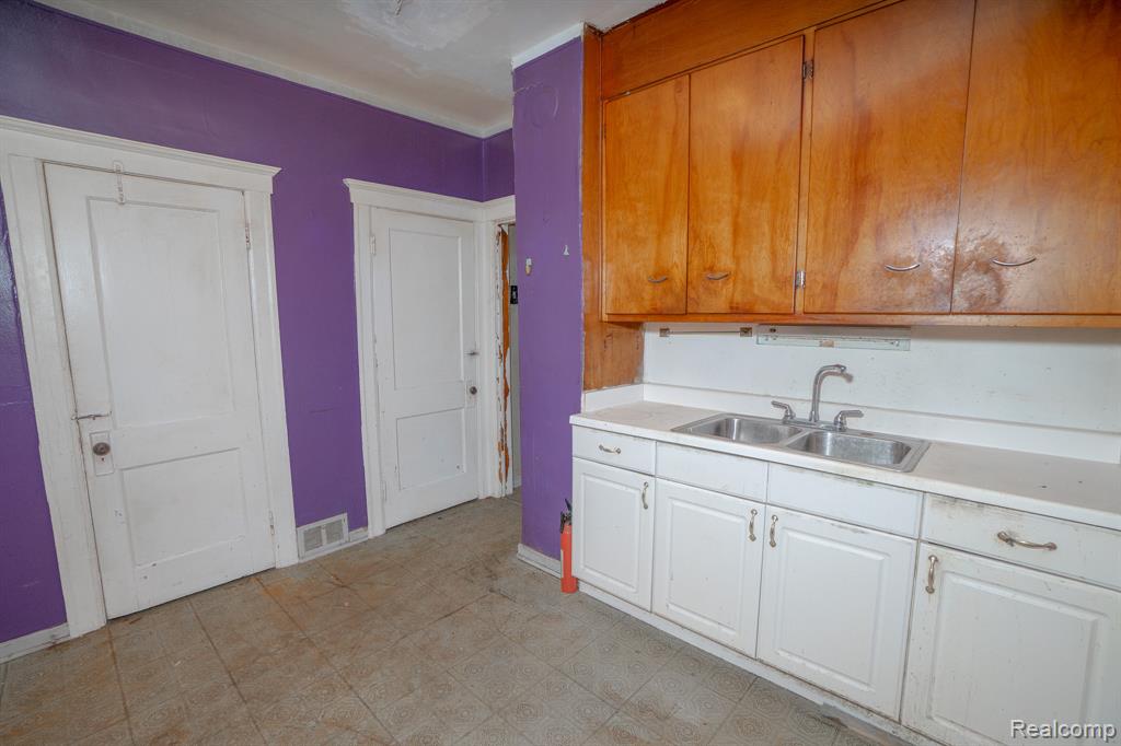 5672 Saint Clair Street, Detroit, MI 48213 — Photo 17