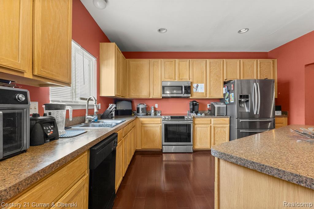 13765 COUNTRY WALK Boulevard, Belleville, MI 48111 — Photo 7