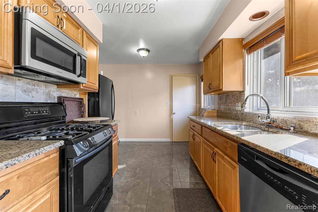 7351 N Gulley Road, Dearborn Heights, MI 48127 — Photo 15