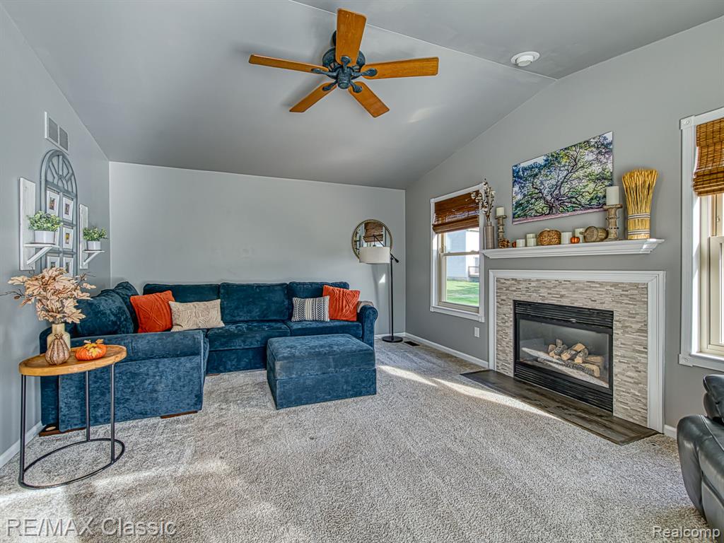 286 Waterlily, Whitmore Lake, MI 48189 — Photo 3