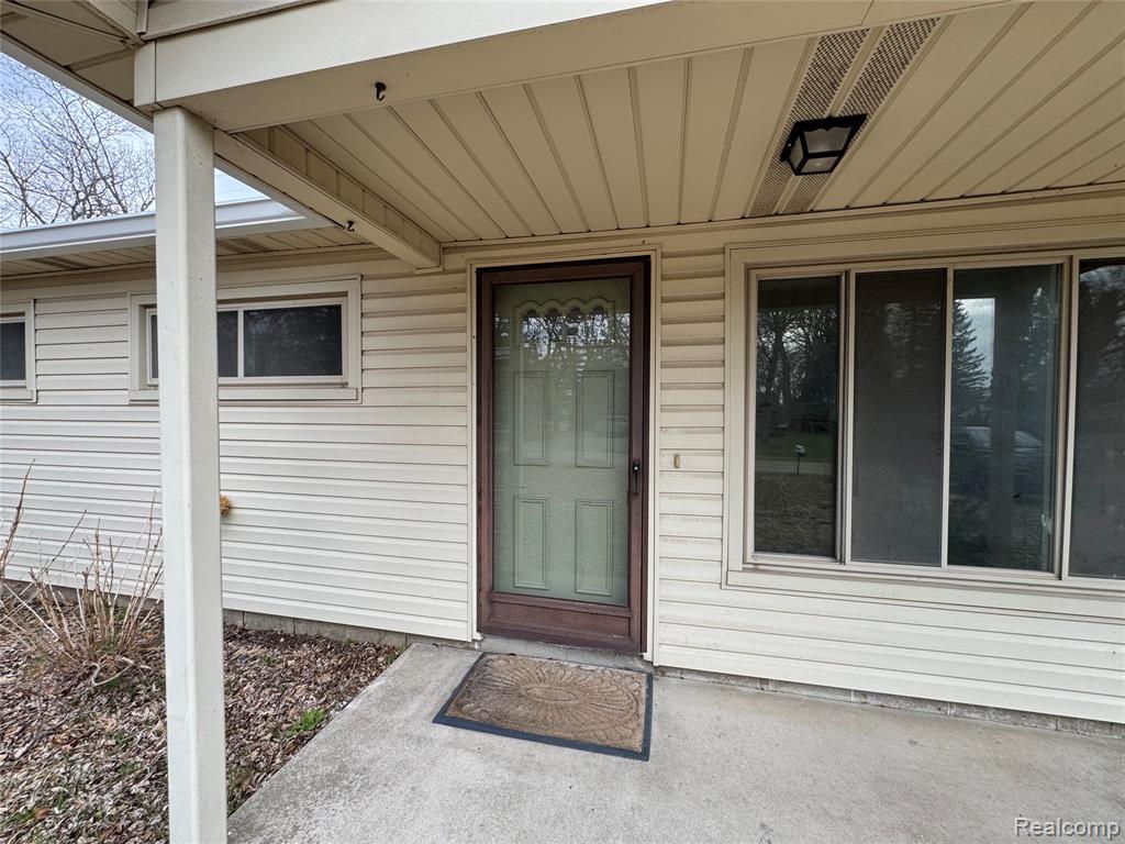 7012 Tappon Drive, Clarkston, MI — Photo 2