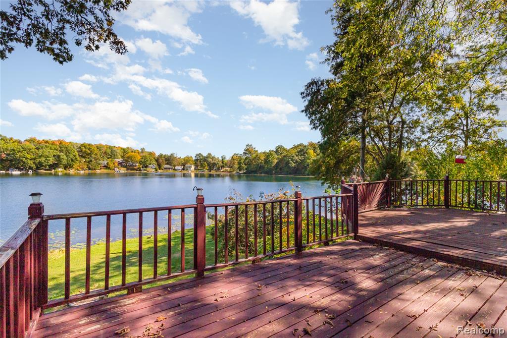 18453 Pellett Court, Fenton, MI 48430 — Photo 16