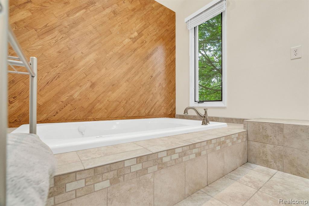 836 BOUTELL Drive, Grand Blanc, MI 48439 — Photo 39