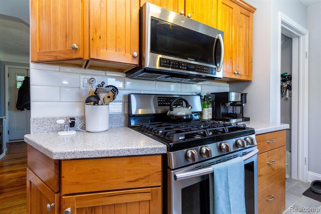 9732 LAURENCE Avenue, Allen Park, MI 48101 — Photo 12