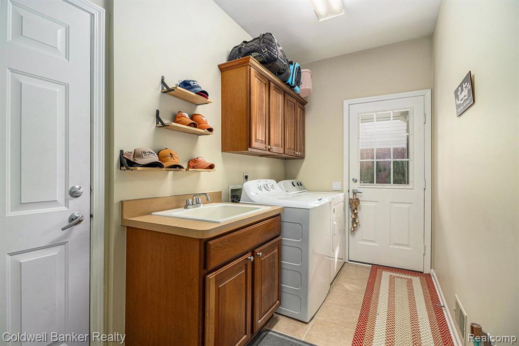 48520 Antique, Canton, MI 48187 — Photo 12