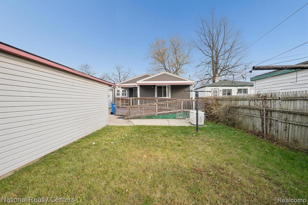 5644 Croissant Street, Dearborn Heights, MI 48125 — Photo 31