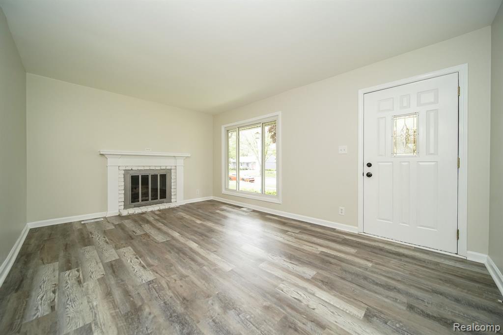 598 COVINGTON Street, South Lyon, MI 48178 — Photo 12