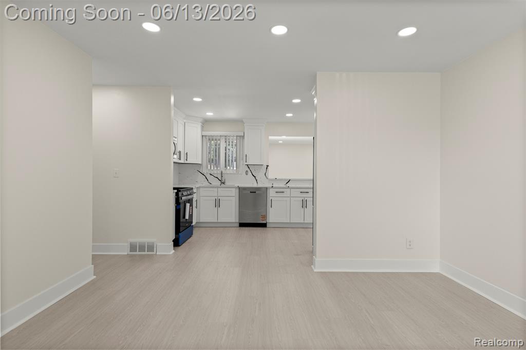 29578 Brown Court, Garden City, MI — Photo 8