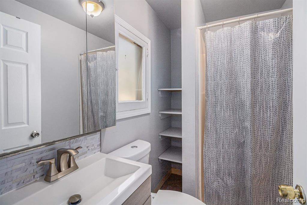 416 W CAROLINE Street, Fenton, MI 48430 — Photo 7