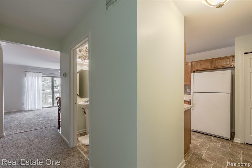 1277 Edelweiss Lane, Waterford, MI 48327 — Photo 5