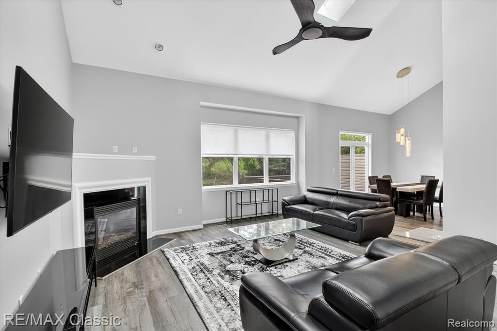 2298 Calibouge, 32, Commerce Twp, MI 48382 — Photo 8