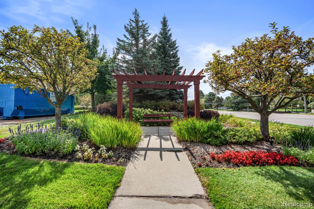 17200 Addington Drive, Commerce Twp, MI 48390 — Photo 33