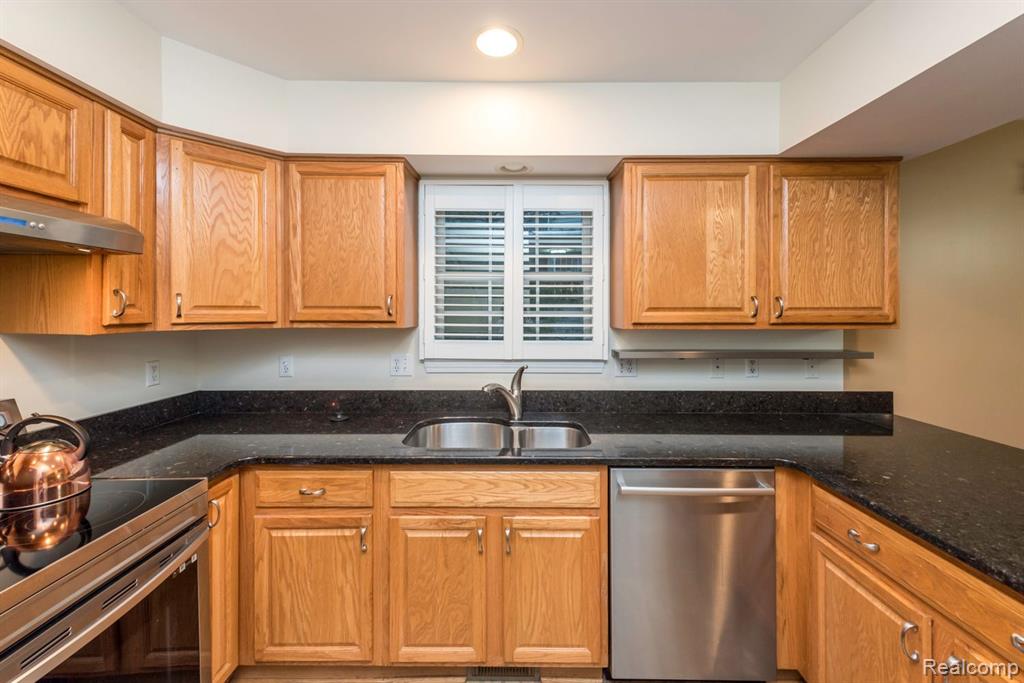 769 TAYLOR Street, Chelsea, MI 48118 — Photo 8