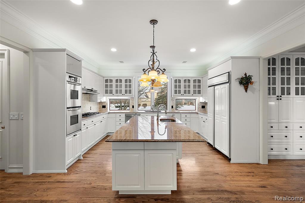 5744 Lochmoor Court, Rochester, MI 48306 — Photo 17