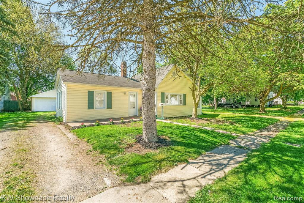 71 W Wabash Avenue, Belleville, MI 48111 — front exterior