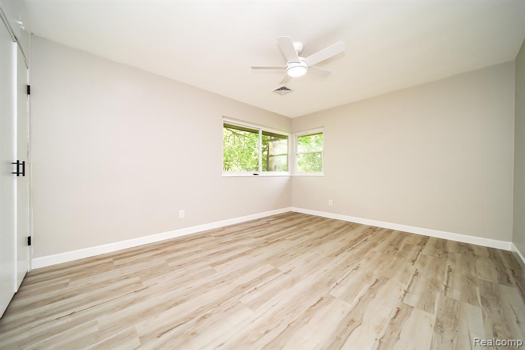 19041 Bungalow Drive, Lathrup Village, MI 48076 — Photo 75
