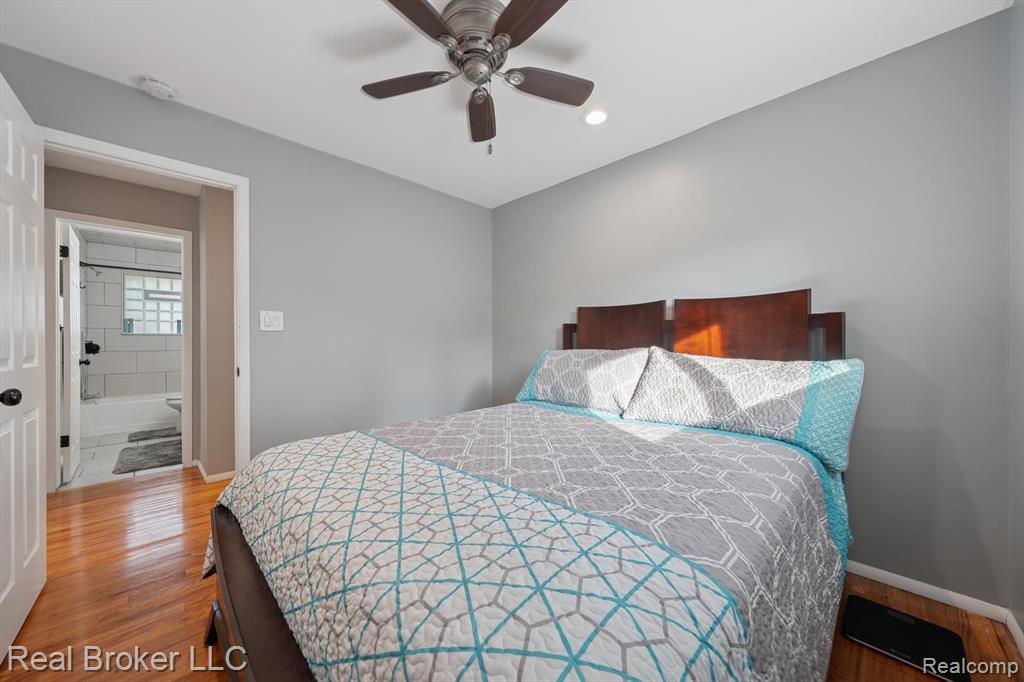 694 Ferndale Avenue, Lake Orion, MI 48362 — Photo 11