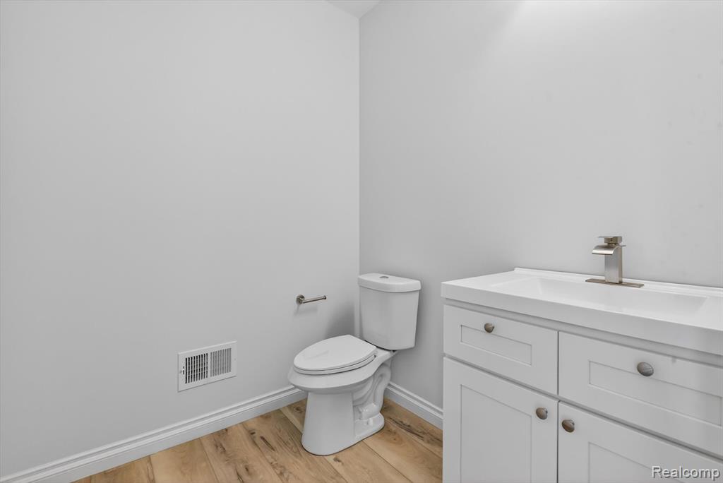 8760 Barrington, Ypsilanti, MI 48198 — Photo 47