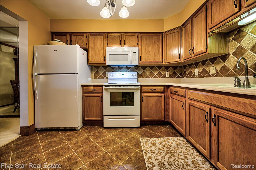 61051 Greenwood Drive, South Lyon, MI 48178 — Photo 18