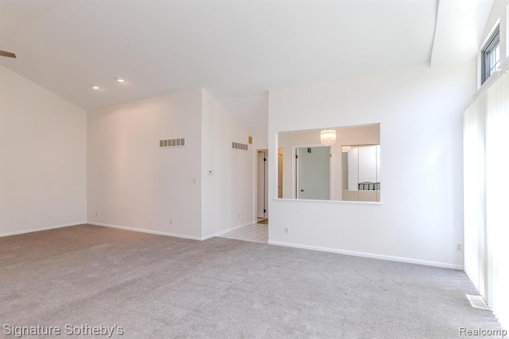 6015 PEBBLE LANE, West Bloomfield, MI — Photo 10