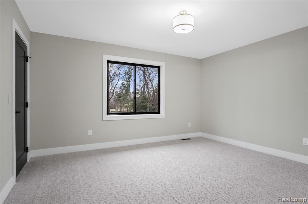 31130 Lahser, Beverly Hills, MI 48025 — Photo 32
