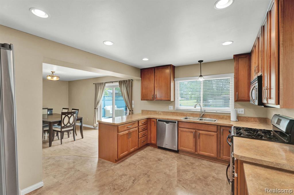 43819 Fredericksburg Street, Canton, MI 48188 — Photo 16