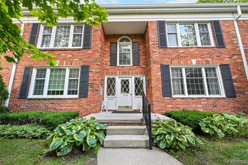 1250 Trailwood Path, Bloomfield Hills, MI 48301