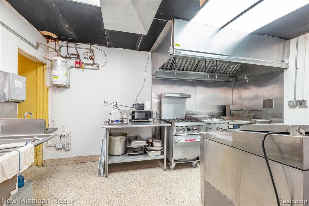 2661 DIXIE, Waterford, MI 48328 — Photo 12