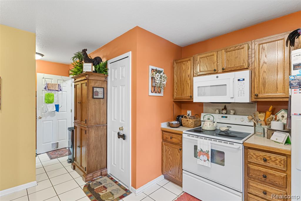4429 W Edge Way Street, Grand Blanc, MI 48439 — Photo 14