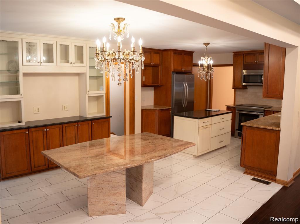 6651 Arlington Drive, West Bloomfield, MI — Photo 35