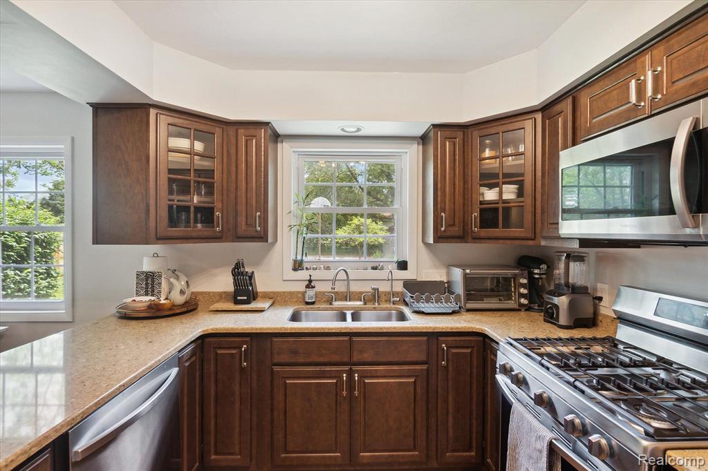 4015 VILLAGE Square, Brighton, MI 48114 — Photo 26
