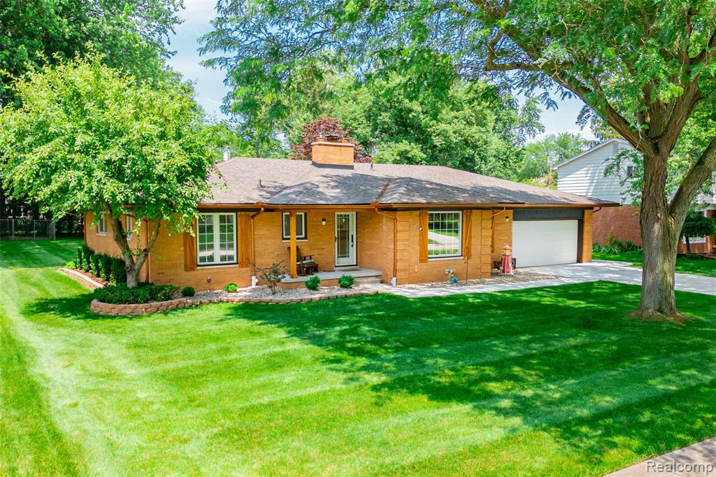 8366 Glengarry Road, Grosse Ile, MI 48138 — Photo 4