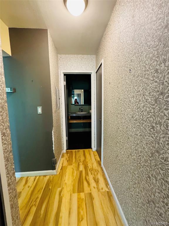 32040 Grand River Avenue, 47, Farmington, MI 48336 — Photo 16