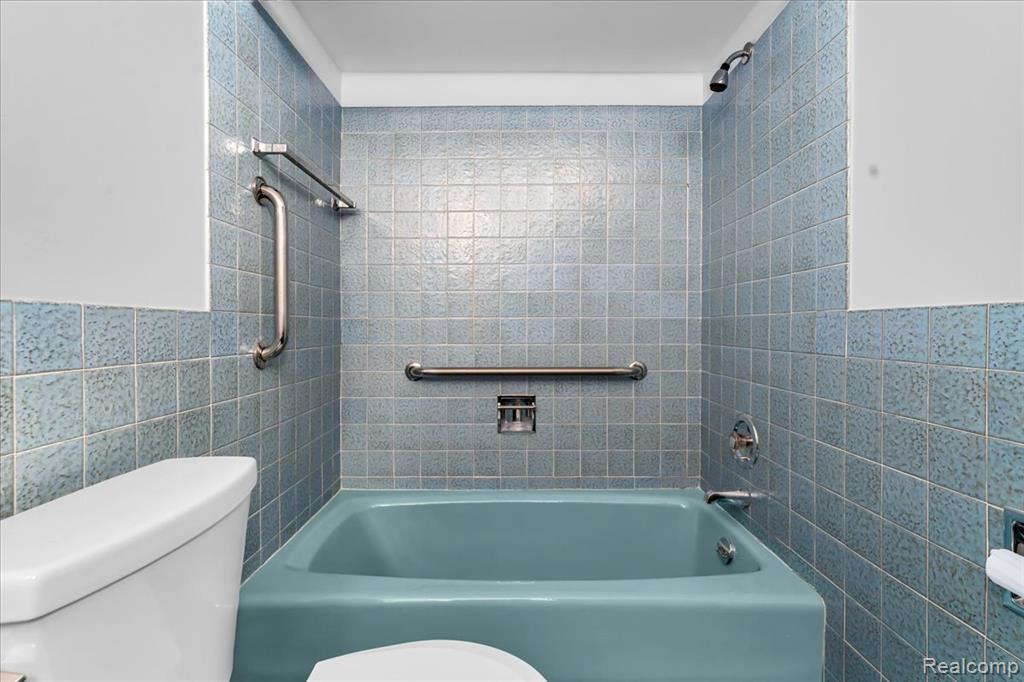 19010 Lacrosse Avenue, Lathrup Village, MI 48076 — Photo 27