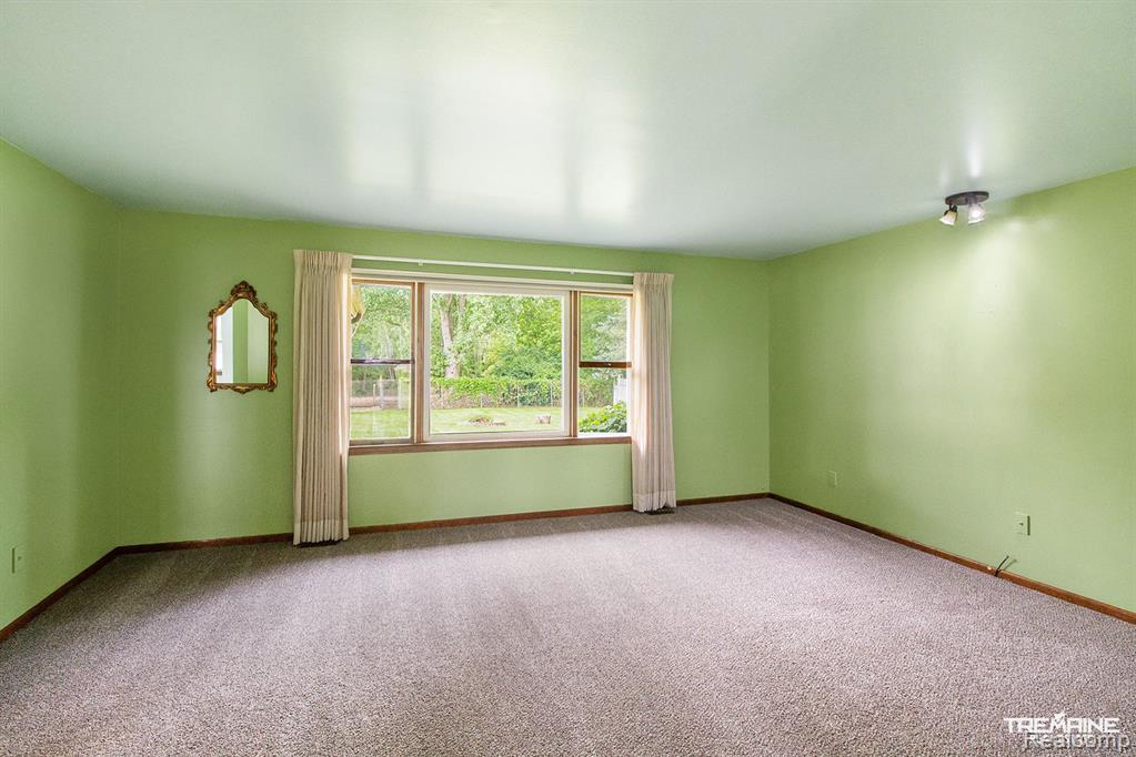 7469 N ELMS Road, Flushing, MI 48433 — Photo 2
