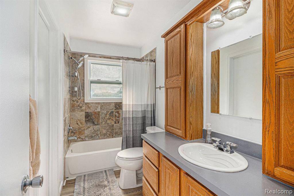 8767 FIELDCREST Drive, Brighton, MI 48116 — Photo 9