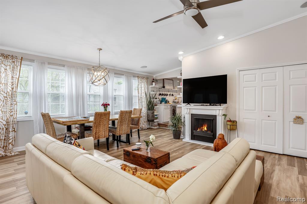 626 E Windemere Avenue, Royal Oak, MI 48073 — Photo 4