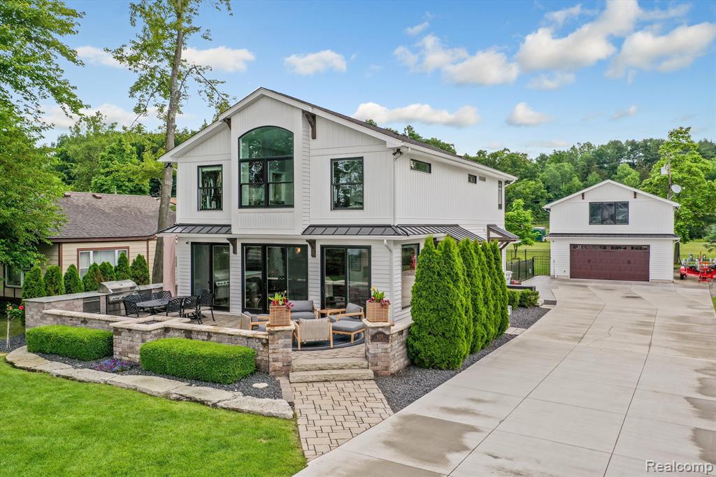 9235 SILVERSIDE, South Lyon, MI 48178 — front exterior