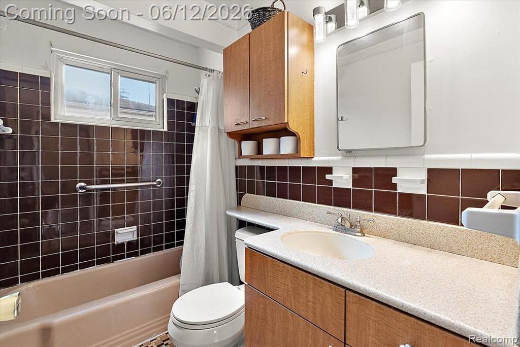 29555 Herbert Street, Madison Heights, MI 48071 — Photo 18
