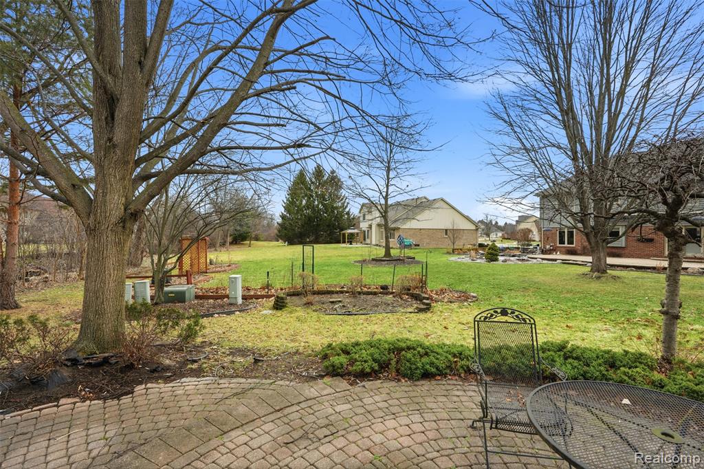 42739 Pond View Drive, Sterling Heights, MI 48314 — Photo 57