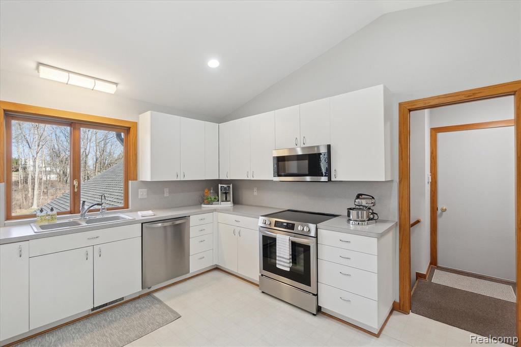 5074 CLARKSTON Road, Clarkston, MI 48348 — Photo 14