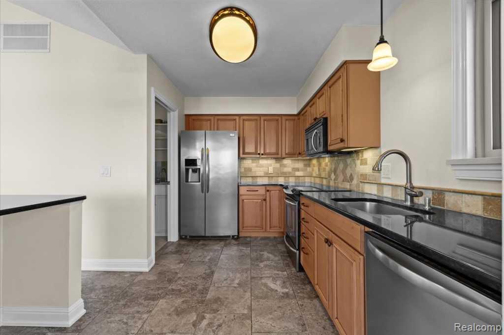 738 S Milford Road, Milford, MI 48381 — Photo 17