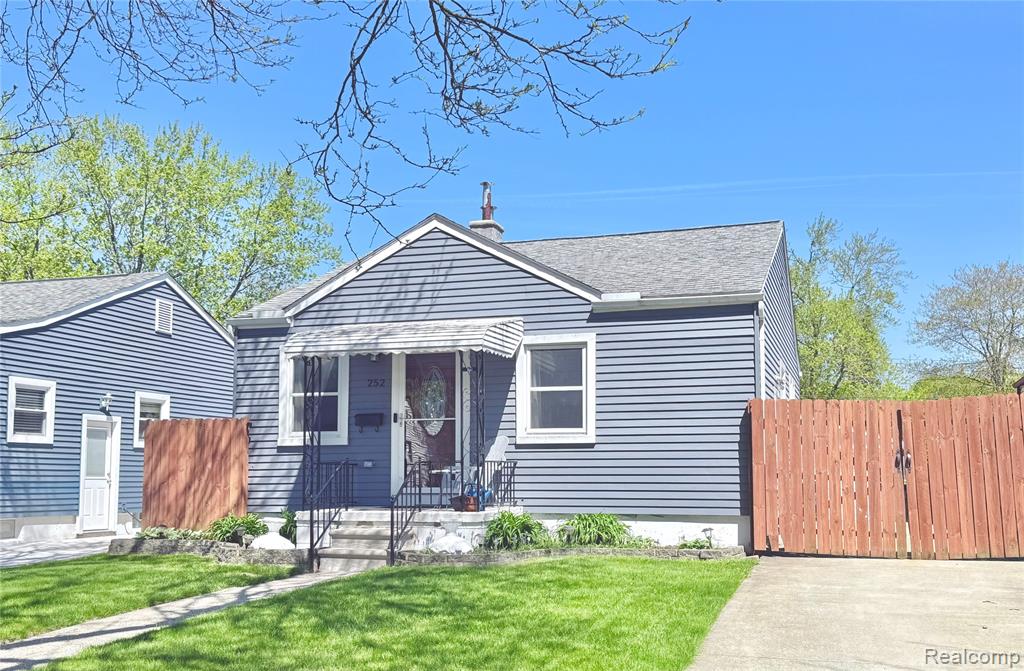 252 W Rutgers Avenue, Pontiac, MI 48340 — front exterior
