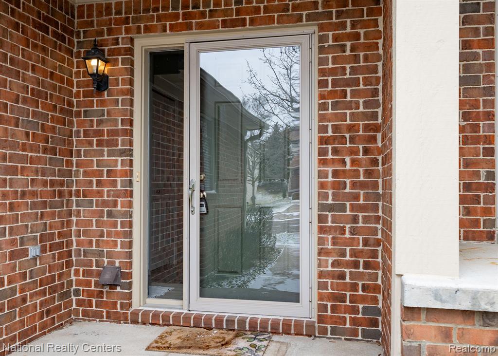 1291 Azalea Lane, 120, Waterford, MI 48327 — Photo 2